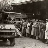 バインダーを装着した最初の量産ウニモグ（U70200）。1948年10月18日、ゲッピンゲンでのデモンストレーション
