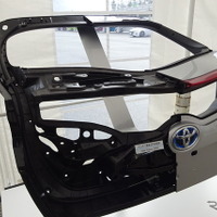 【トヨタ プリウスPHV 新型】大型部品のバックドアに炭素繊維強化樹脂を採用
