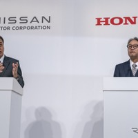 日産の内田社長（向かって左）とホンダの三部社長（2024年12月）