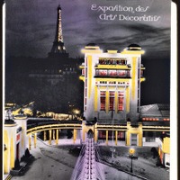 1925年7月4日の夜、パリのエッフェル塔に「シトロエン」の文字が光で投影
