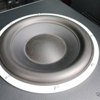 サブウーファーユニットにはスキャンスピークのシルバー26をチョイス。サウンド面での統一感にもこだわった。