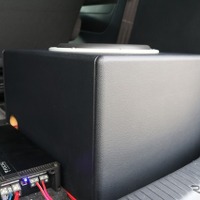 エンクロージャーもシンプルな作り込みだが、ラゲッジのリメイクに合わせて埋め込み設置することも視野に入れている。