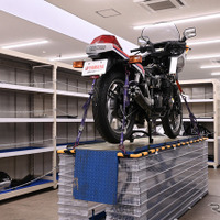 ヤマハ発動機 豊岡技術センターでレストアされる車両