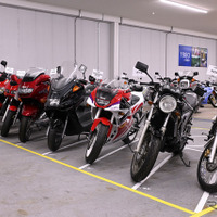 ヤマハ発動機 豊岡技術センターでレストアされる車両