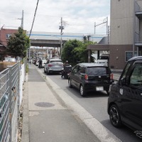久米川第2号踏切・鷹の道。画面左が東村山駅