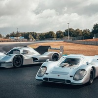 ポルシェ『963 RSP』（左）とポルシェ『917』