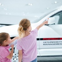 ポルシェ博物館の緊急車両をテーマにした無料の子供向け夏季プログラム「Porsche 4Kids」