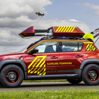 ルノー『4 E-Techエレクトリック』をベースにした救急車両「vision4rescue」