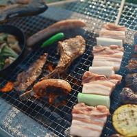 地元の新鮮な食材をふんだんに使用したBBQディナー