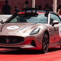 マセラティ『グランカブリオ・フォルゴーレ』の自動運転車