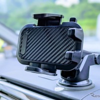 今年の暑さはヤバイ！ 車内で“スマホ熱暴走”、実践的対策教えます