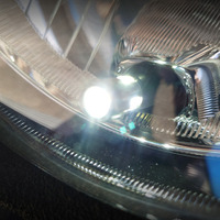 バルブのトップと側面4方向に高輝度LEDを搭載（S400T）