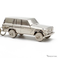 トヨタ『ランドクルーザー60』をモチーフにしたメタルキーチェーン