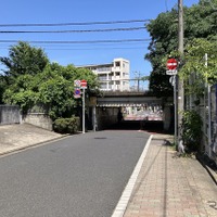 制限1.6m、第2八右エ門ガード。一方通行なのでこちら側に標識はない