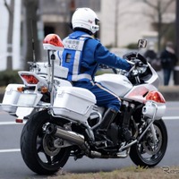 「隼オイル」を採用する大阪府警本部交通部交通機動隊の白バイ