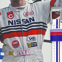 レーシングスーツをイメージしたトリコロールバンド