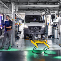 メルセデスベンツが独デュッセルドルフ工場にロボット犬「アリス」導入