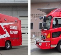 左：特殊災害対応車　右：救助１号車