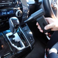 車内のホコリ飛ばしにも活用可能