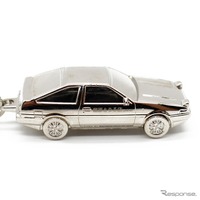 『頭文字D』の86トレノの3Dメタルキーチェーン