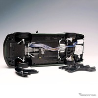 日産『スカイラインGT-R』（BNR34）の1/18スケールミニカー