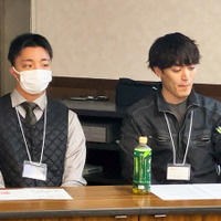 A R Cネットワークサービスの研修で地域連携について講演する出崎隆晟氏（左）と浪花直也氏（右）