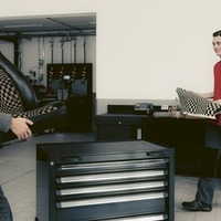 ポルシェが歴史的シート生地を復刻