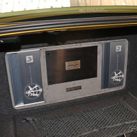 『ジパング』（鳥取県倉吉市）にて製作されたオーディオカーの一例。