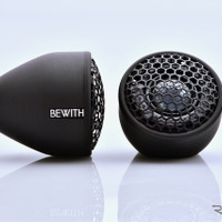 取り付け性の高いミドルグレードスピーカーの一例（ビーウィズ・ルーセント シリーズ）。