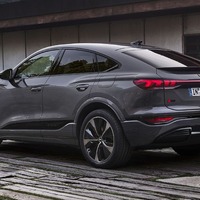 アウディ Q6スポーツバック e-tron