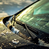 エネルギー消費を従来の1/20に抑えながら、自動車のフロントガラスの解氷を60秒足らず完了