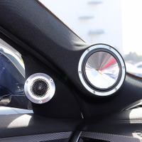 『イングラフ』（青森県八戸市）にて製作されたオーディオカーの一例。