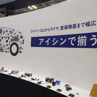 部品メーカーから整備工場の“伴走者”へー。アイシンが初披露した「新型故障診断機」と「Amazonとの連携サービス」…IAAE2026