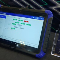 部品メーカーから整備工場の“伴走者”へー。アイシンが初披露した「新型故障診断機」と「Amazonとの連携サービス」…IAAE2026
