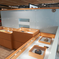 ベンチやホワイトボードもFRPプールの廃材からできている