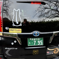 MKねこタクシーの後部の猫装飾