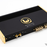 「外部パワーアンプ」の一例（クワトロリゴ・ファンタジア シリーズ）。