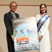 日本マリン事業協会の渡辺克明会長（左）とマリンアンバサダーに就任した野口絵子さん（右）