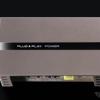 「D級外部パワーアンプ」の一例（プラグアンドプレイ・PLUG＆PLAY POWER）。