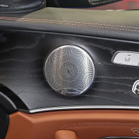 「カーオーディオ・プロショップ」にて製作されたオーディオカーの一例（製作ショップ：パラダ＜福井県＞）。