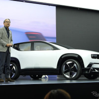 ホンダ 三部敏宏社長と開発中止となったEV「Honda 0 SUV」（写真はジャパンモビリティショー2025）