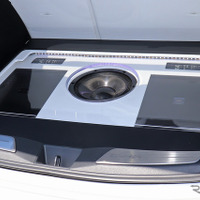 「カーオーディオ・プロショップ」にて製作されたオーディオカーの一例（製作ショップ：シティロード福山＜広島県＞）。