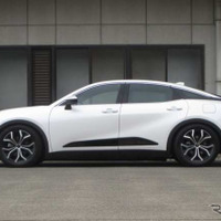 サステックプロZT40　トヨタ・クラウンクロスオーバー装着例（推奨ダウン量：フロント 30mmダウン / リア 30mmダウン）