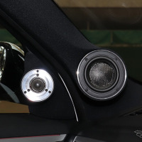 「外部パワーアンプ」が搭載されたオーディオカーの一例（製作ショップ:イングラフ＜青森県＞）。