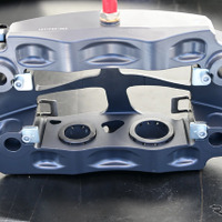 社外ブレーキキャリパーは何が違う？ 仕組みと本当のメリットを解説～カスタムHOW TO～