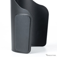 サンワサプライのドリンクホルダーに差し込むだけで設置できる車載ホルダー