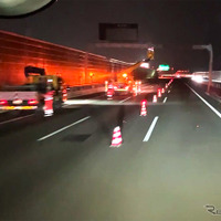 道路工事により車線が閉鎖された際に車線変更する様子（車内より）