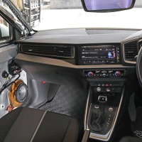 純正を崩さず高音質化、デモカーに見るプロショップの取り付け技術［car audio newcomer］by BREEZE　前編