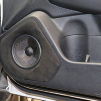 「外部パワーアンプ」が搭載されたオーディオカーの一例（製作ショップ:イースト＜大阪府＞）。