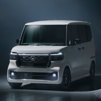 ホンダ N-BOX CUSTOM の「BLACK STYLE」